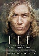 Lee Millerová (Kate Winslet) začala svou kariéru jako prominentní modelka, pohyb