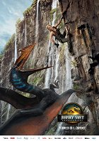 Příběh dobrodružného filmu Jurský svět: Znovuzrození se odehrává pět let po udál