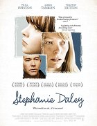 Titulní hrdinkou amerického dramatu režisérky Hilary Brougherové je šestnáctiletá Stephanie (Amber Tamblynová), která na školním lyžařském zájezdu zkolabuje a zůstane ležet v kaluži krve. Po vyšetření…