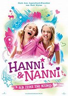 Filmová komedie natočená podle klasického dívčího románku Enid Blytonové z roku 1965 je zasazena do moderního prostředí. Dvojčata Hanni a Nanni neustále vyvádějí drobné rošťárny, ve skutečnosti to jso…
